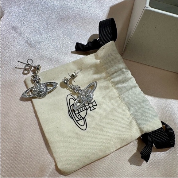 Vivienne Westwood Earrings with Dust and Box - Picture 5 of 10